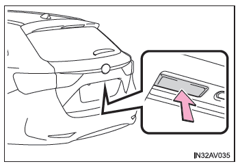 Toyota Avensis. Öffnen der Heckklappe