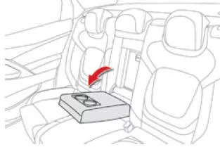 Citroen DS5. Armlehne hinten