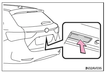 Toyota Avensis. Öffnen der Heckklappe