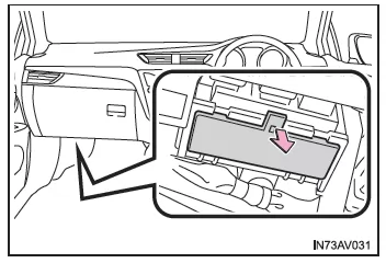 Toyota Avensis. Entfernen Sie den Deckel.